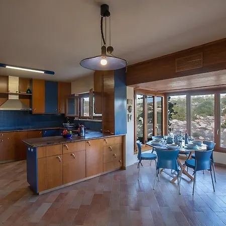 Foothills, Exquisite 5bdr With Pool And Stunning Views