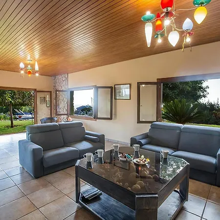Foothills, Exquisite 5bdr With Pool And Stunning Views *