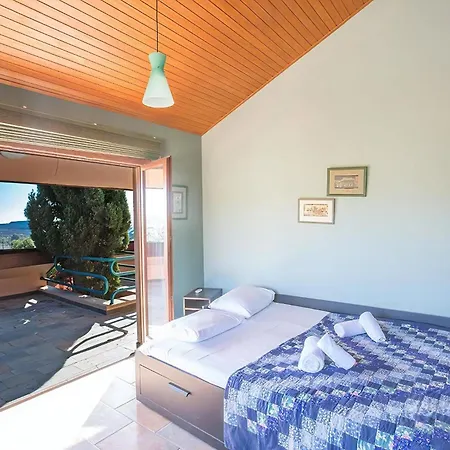Foothills, Exquisite 5bdr With Pool And Stunning Views