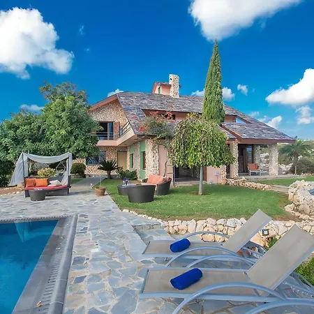 Foothills, Exquisite 5bdr With Pool And Stunning Views Villa *