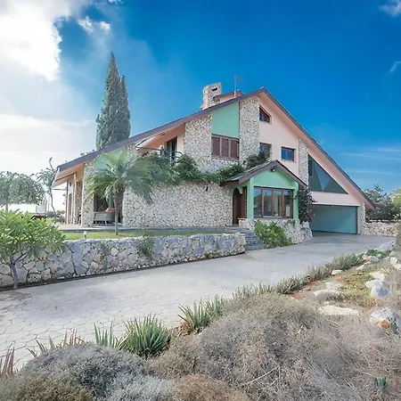 Villa Foothills, Exquisite 5bdr With Pool And Stunning Views Ayia Napa