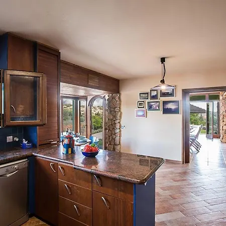 Foothills, Exquisite 5bdr With Pool Ayía Nápa