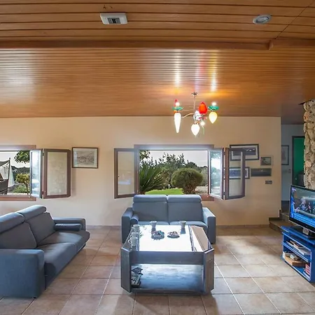 Villa Foothills, Exquisite 5bdr With Pool Ayía Nápa