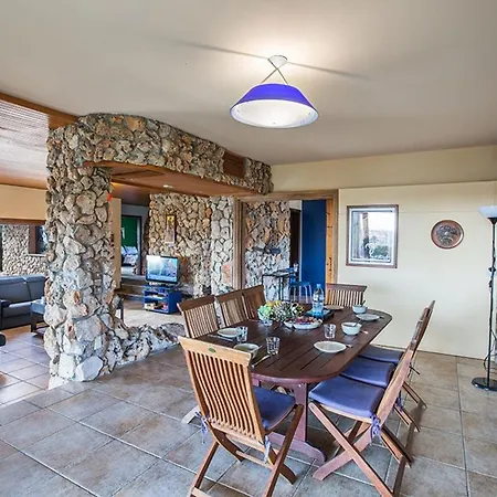 Foothills, Exquisite 5bdr With Pool Villa