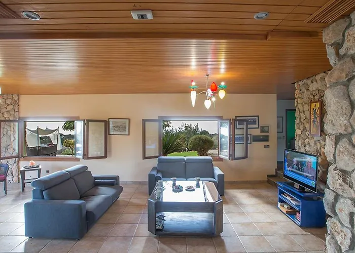 Villa Foothills, Exquisite 5bdr With Pool Ayía Nápa