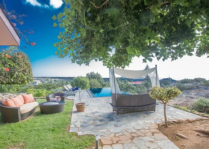 Foothills, Exquisite 5bdr With Pool